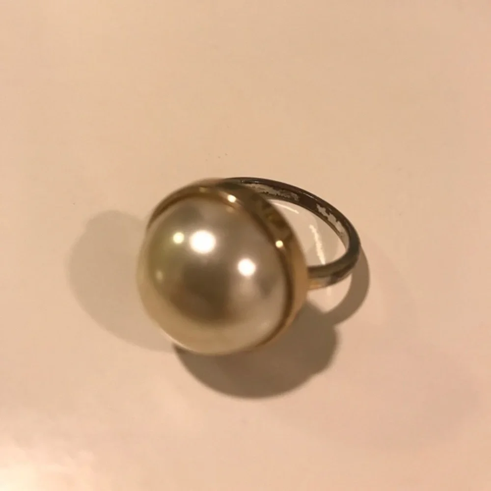 Faux pearl ring - Picture 1 of 1